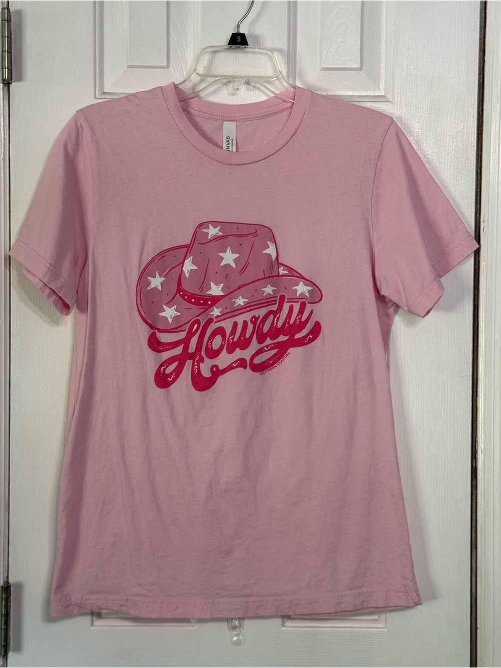 Southern Couture "Howdy" Pink Cowboy Hat Graphic Tee - Size Medium